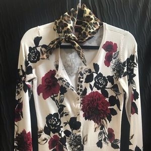 WHBM flowered sweater size XS